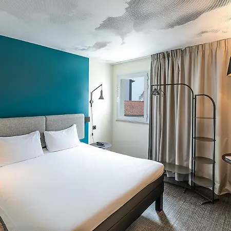 Ibis Saldanha 2*