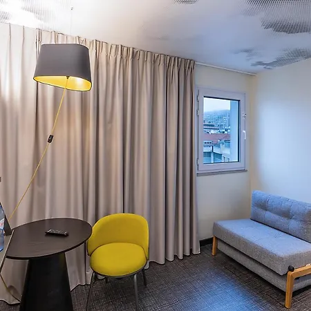 Hotel Ibis Saldanha 2*