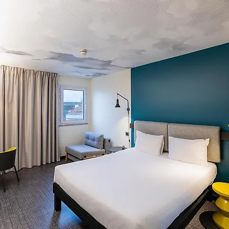 Ibis Saldanha 2*