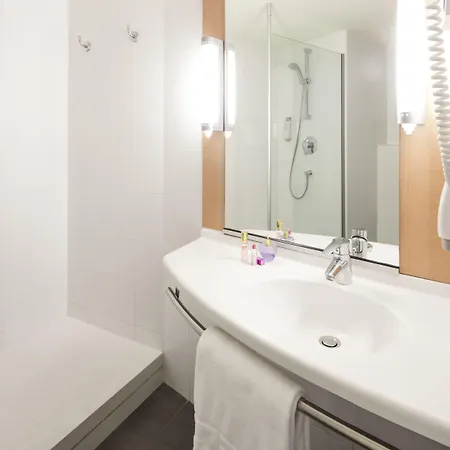 Ibis Saldanha Hotel 2*