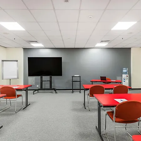 Ibis Saldanha 2*