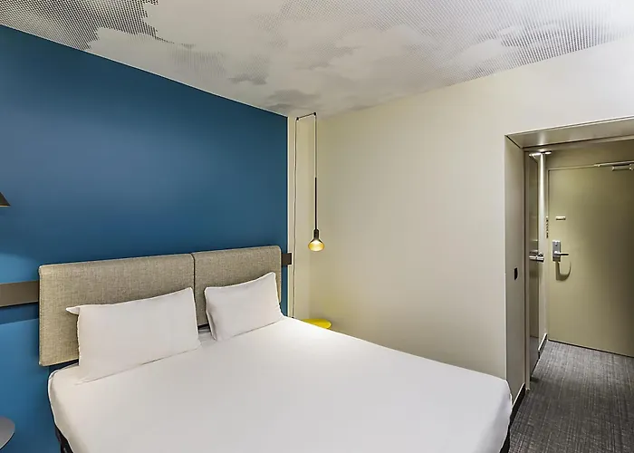 Ibis Saldanha 2*