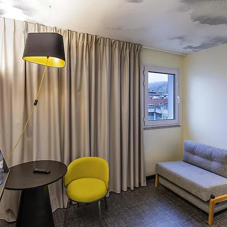 Готель Ibis Saldanha 2*